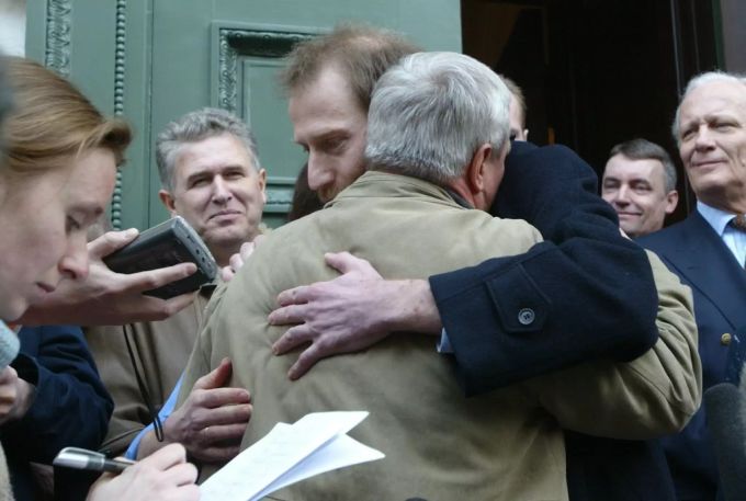 Der Mitarbeiter von Ärzte ohne Grenzen Arjan Erkel nach seiner Freilassung im Jahr 2004. Ärzte ohne Grenzen Erkel