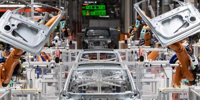 Aufgrund des Chipmangels wurden im November weniger Autos als im November des Vorjahres neu zugelassen. Foto: Hendrik Schmidt/dpa-Zentralbild/dpa Aufgrund des Chipmangels wurden im November weniger Autos als im November des Vorjahres neu zugelassen. Foto: Hendrik Schmidt/dpa-Zentralbild/dpa