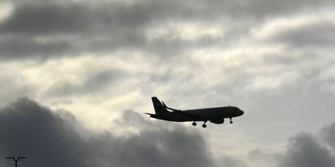 Flugzeug am Himmel Flugzeug am Himmel