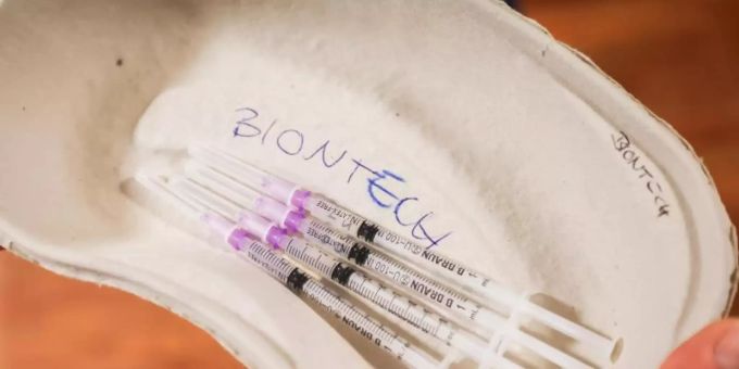 Die Entscheidung der EMA über die Zulassung des Impfstoffs von Biontech/Pfizer für Kinder von fünf bis elf Jahren wird in einigen Tagen erwartet. Foto: Christian Charisius/dpa Die Entscheidung der EMA über die Zulassung des Impfstoffs von Biontech/Pfizer für Kinder von fünf bis elf Jahren wird in einigen Tagen erwartet. Foto: Christian Charisius/dpa