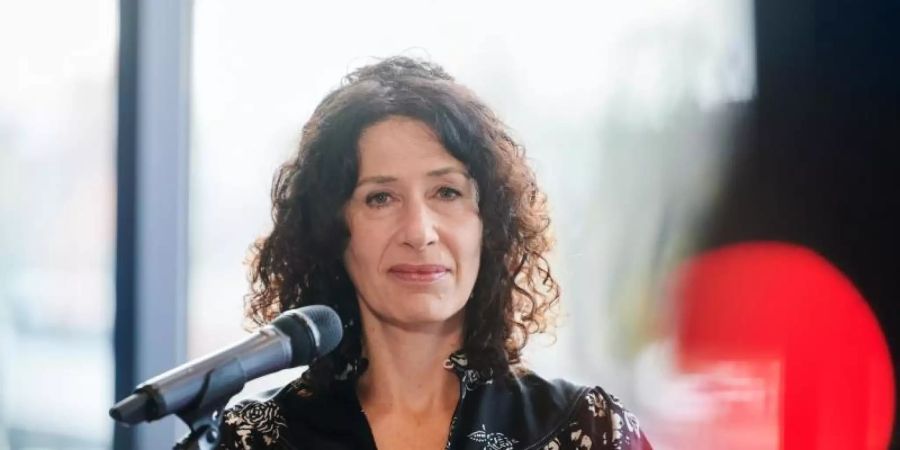 Die Berliner Spitzenpolitikerin Bettina Jarasch von Bündnis 90/Die Grünen bei einem Pressestatement. Foto: Annette Riedl/dpa