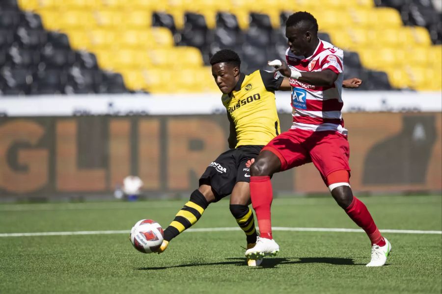 YB-Angreifer Felix Mambimbi erzielt die 1:0-Führung für die Berner.