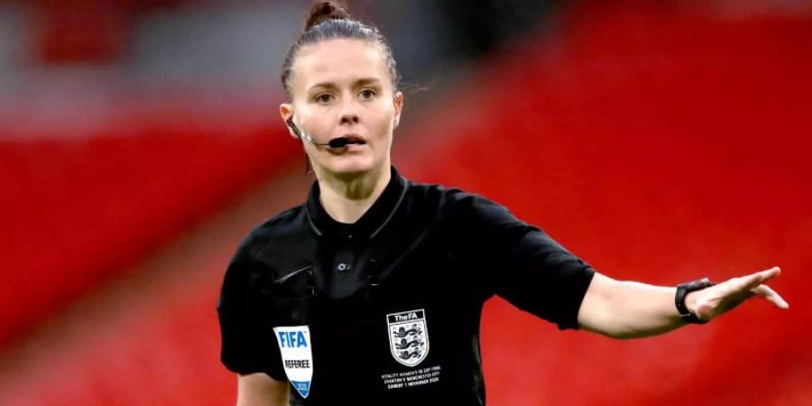 Soll das Viertliga-Spiel zwischen Harrogate Town und Port Vale pfeifen: Schiedsrichterin Rebecca Welch. Foto: Adam Davy/PA Wire/dpa