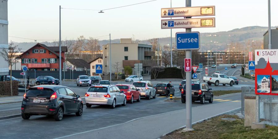 Die Ortsseinfahrt Richtung der Stadt Sursee.