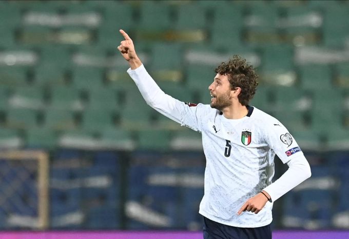 Manuel Locatelli feiert seinen Treffer gegen Bulgarien. Schweizer Nati Bulgarien