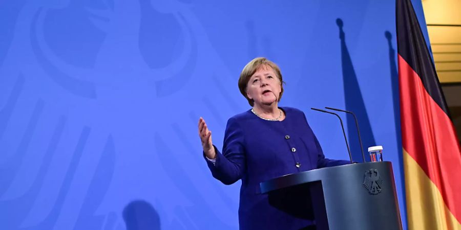 Bundeskanzlerin Angela Merkel (CDU) spricht nach dem EU-Sondergipfel zur Corona-Pandemie auf einer Pressekonferenz. Foto: John Macdougall/AFP Pool/dpa