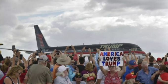 Trumps Boeing 757 wird generalüberholt Trumps Boeing 757 wird generalüberholt