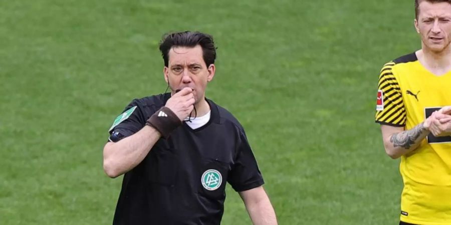 Für Manuel Gräfe ist die Tür als Schiedsrichter beim Deutschen Fussball-Bund endgültig zu. Foto: Friedemann Vogel/EPA-Pool/dpa