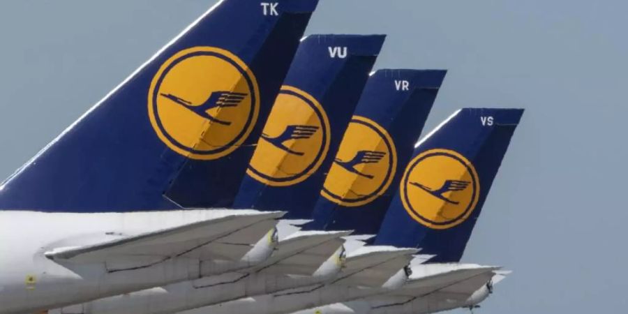 Flugzeuge tragen unbestritten zur Verpestung der Luft bei. Die Lufthansa setzt sie seit den 90er-Jahren aber immer wieder auch ein, um die Wissenschaft zu unterstützen - zum Beispiel beim Thema Treibhauseffekt. (Symbolbild). Foto: Boris Roessler/dpa