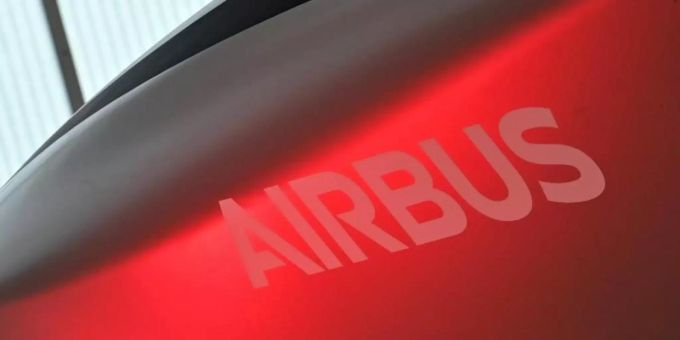 Vor einem halben Jahr hatte Airbus angekündigt, weltweit 15.000 Stellen abzubauen - davon gut 5000 der 50.000 Stellen in Deutschland. Foto: Peter Kneffel/dpa Vor einem halben Jahr hatte Airbus angekündigt, weltweit 15.000 Stellen abzubauen - davon gut 5000 der 50.000 Stellen in Deutschland. Foto: Peter Kneffel/dpa