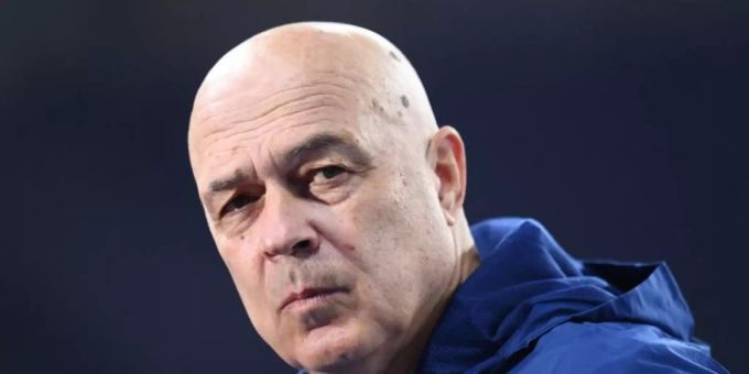 Hat mit Personalsorgen zu kämpfen: Schalke-Coach Christian Gross. Foto: Annegret Hilse/Pool via REUTERS/dpa Hat mit Personalsorgen zu kämpfen: Schalke-Coach Christian Gross. Foto: Annegret Hilse/Pool via REUTERS/dpa