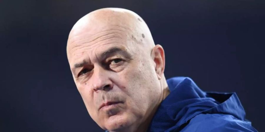 Hat mit Personalsorgen zu kämpfen: Schalke-Coach Christian Gross. Foto: Annegret Hilse/Pool via REUTERS/dpa
