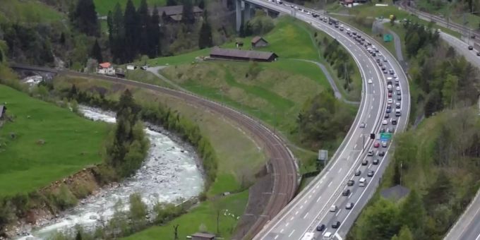 Am Gotthard: Stau nach Auffahrt bis zu acht Kilometer lang