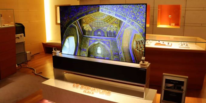 In Zürich - Rollbarer LG OLED TV wird erstmals in Europa präsentiert