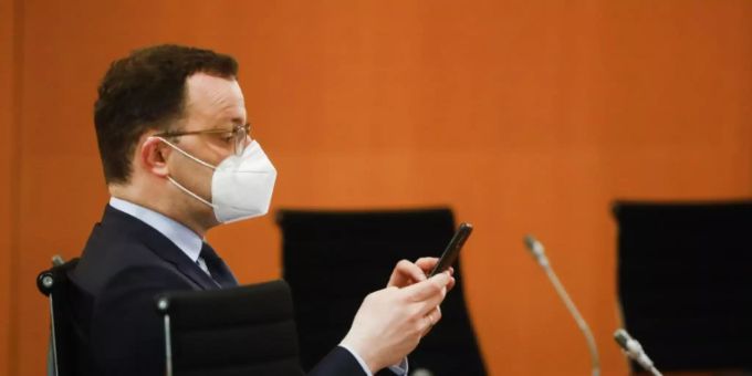 Minister Jens Spahn: Minister: Im Sommer sollen «möglichst viele» den neuen Impfpass nutzen. spahn