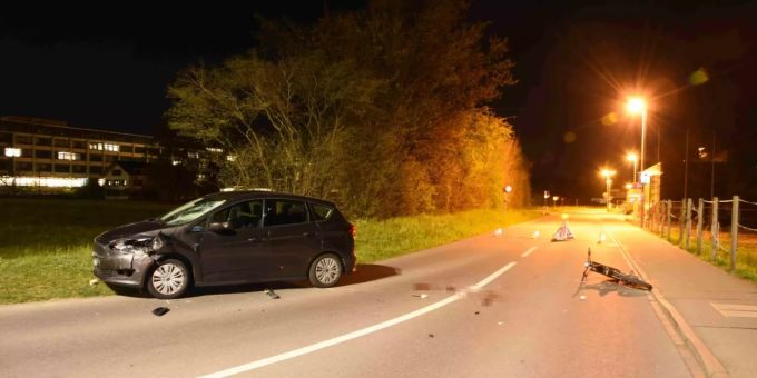 Frontal gegen Auto geprallt.