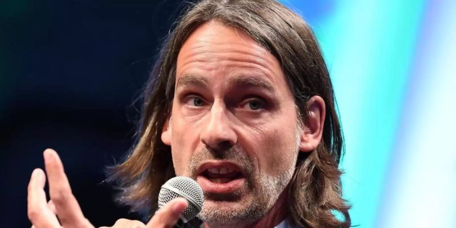 «Ich sehe keine sinnlosen Pflichten», sagt Richard David Precht in einem Interview zu den aktuellen Corona-Regeln. Foto: Britta Pedersen/zb/dpa