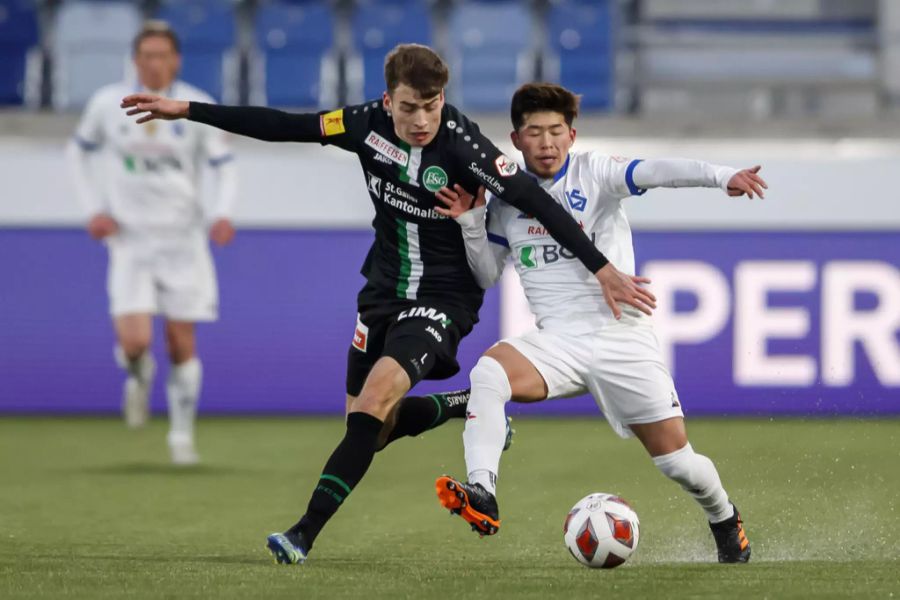 Der FC St.Gallen und Lausanne-Sport liefern sich ein packendes Duell.