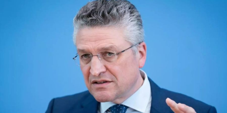 Lothar Wieler, Präsident des Robert-Koch-Instituts (RKI), gibt eine Pressekonferenz zur weiteren Entwicklung in der Corona-Pandemie. Foto: Kay Nietfeld/dpa