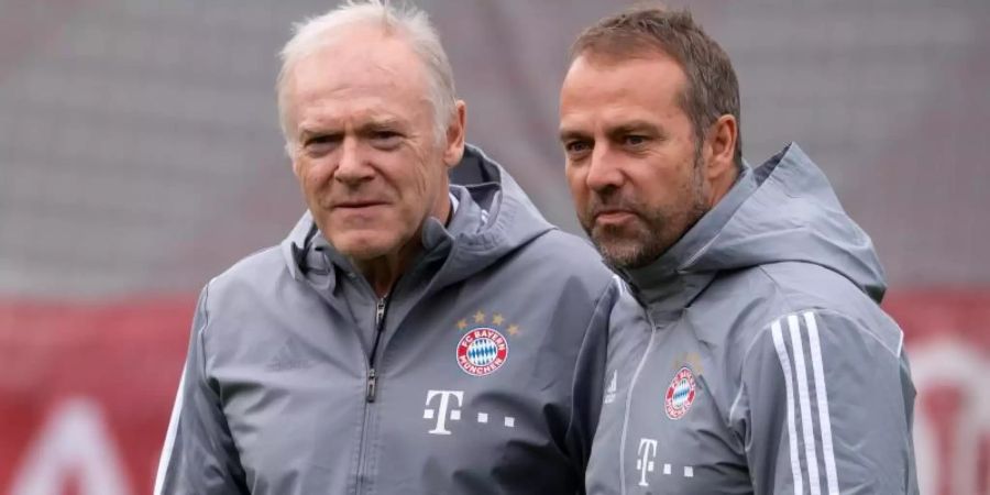 Hansi Flick (r) und Hermann Gerland hören beim FC Bayern München auf. Foto: Sven Hoppe/dpa