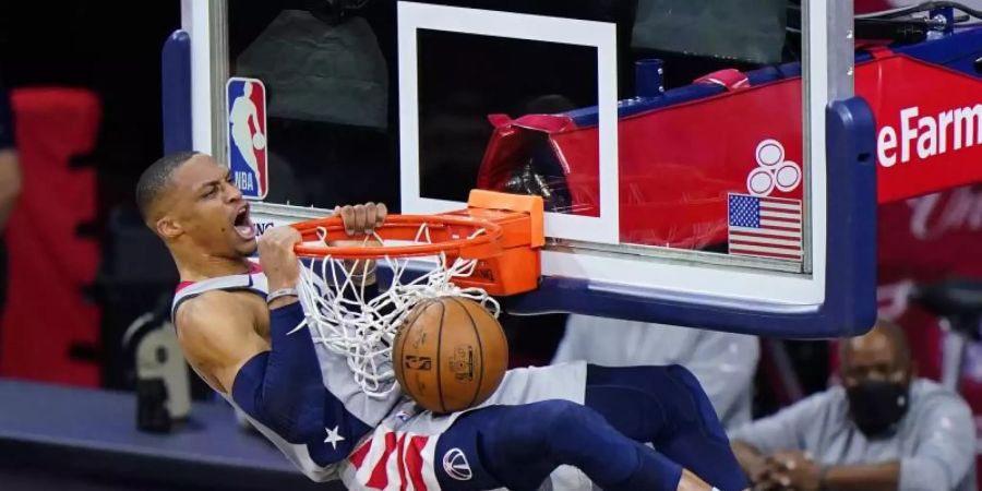 Wurde beim Auswärtsspiel bei den Philadelphia 76ers mit Popcorn beworfen: Russell Westbrook von den Washington Wizards. Foto: Matt Slocum/AP/dpa