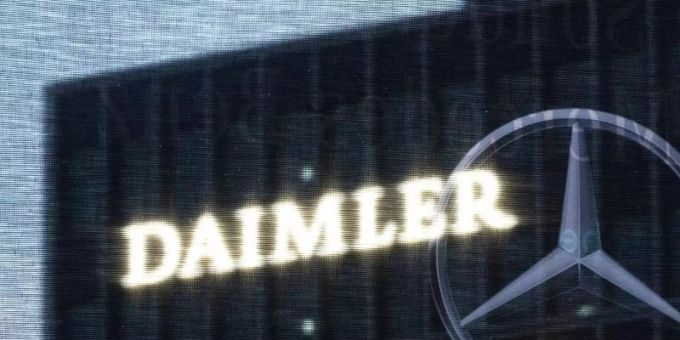 Der Auto- und Lastwagenbauer Daimler präsentiert seine Geschäftszahlen für das erste Quartal. Foto: Marijan Murat/dpa Der Auto- und Lastwagenbauer Daimler präsentiert seine Geschäftszahlen für das erste Quartal. Foto: Marijan Murat/dpa