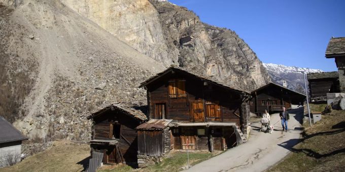 Die Felsbrocken des Erdrutschs vor 30 Jahren, fotografiert am 30. März 2021, in der Nähe des Walliser Dorfes Randa. WALLIS, BERGSTURZ,