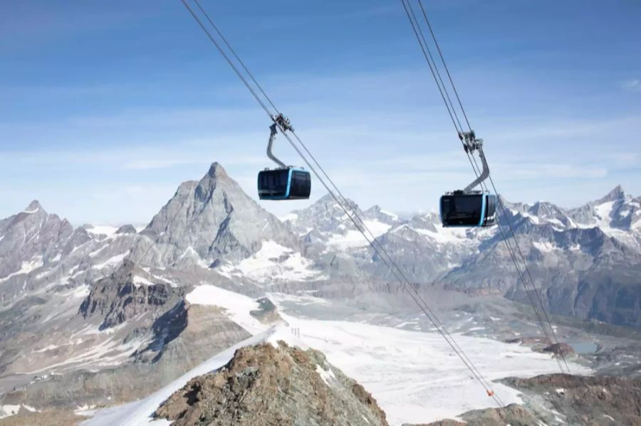 Gondeln der Bergbahnen in Zermatt VS.