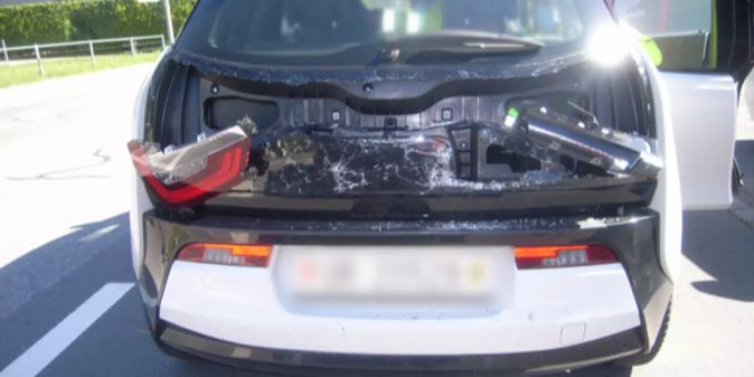 Auffahrkollision zwischen zwei Personenwagen in Schattdorf.