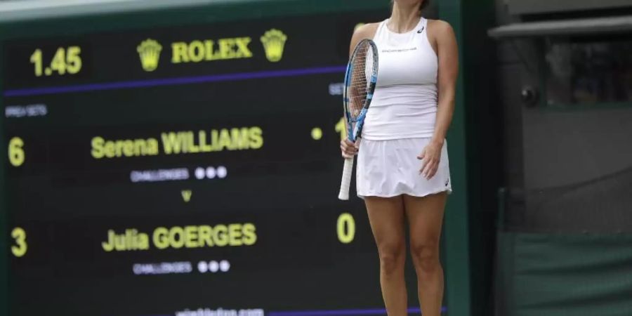 Julia Görges ärgert sich über ihr Wimbledon-Aus. Foto: Ben Curtis/AP