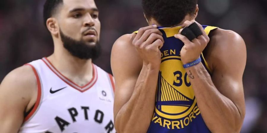 Superstar Stephen Curry (r) verlor mit den Golden State Warriors das erste Finale. Foto: Frank Gunn/The Canadian Press/AP