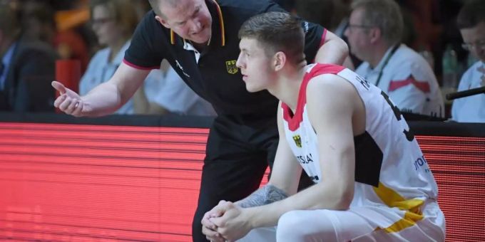 München - Deutsche Basketballer ohne Hartenstein bei WM in China