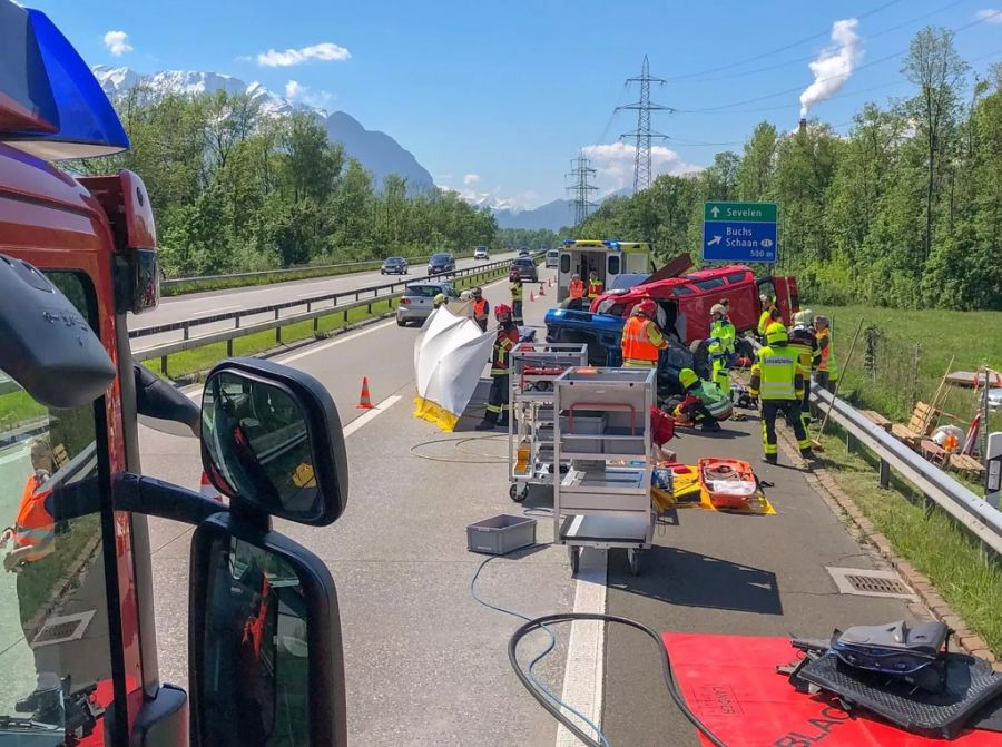 Bei einer Unfallübung am 23. Mai 2019 führte die Kantonspolizei St. Gallen Gaffer-Kontrollen durch.