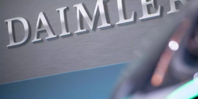 Daimler schockiert mit einem Riesenverlust. Foto: Sebastian Gollnow Daimler schockiert mit einem Riesenverlust. Foto: Sebastian Gollnow