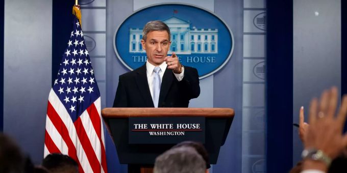 Ken Cuccinelli, geschäftsführende Leiter der US-Einwanderungs- und Ausländerbehörde, spricht im Weissen Haus. Leiter von US-Einwanderungsbehörde