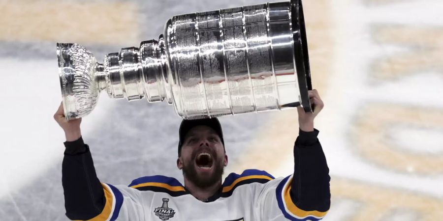 Der kanadische NHL-Superstar David Perron darf sich freuen: Er gewinnt mit den St. Louis Blues den Stanley Cup.