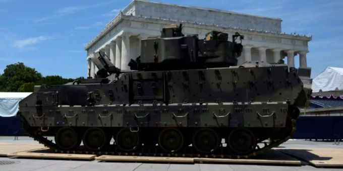 Am Nationalfeiertag rollen Panzer durch Washington Am Nationalfeiertag rollen Panzer durch Washington