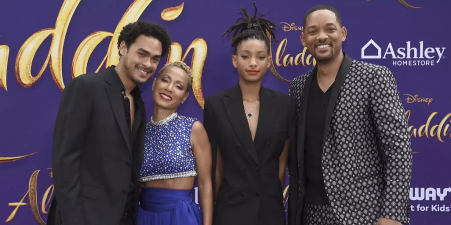 Willow Smith mit ihren berühmten Eltern Will Smith und Jada Pinkett Smith sowie ihrem Stiefbruder Trey Smith bei der Premiere zu Aladdin.