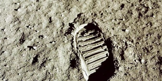 Ein Fussabdruck des US-amerikanischen Astronauten Edwin E. Aldrin auf dem Mond. Foto: Nasa Ein Fussabdruck des US-amerikanischen Astronauten Edwin E. Aldrin auf dem Mond. Foto: Nasa