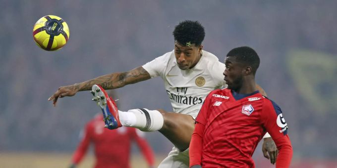 Nicolas Pépé (r.) im Duell mit PSG-Kimpembe. Bayern München