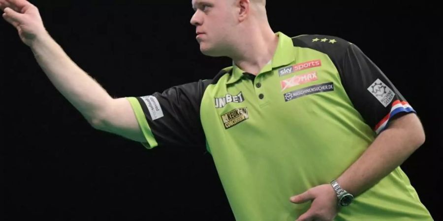 Michael van Gerwen verlor sein Einzel gegen Dawson Murschell, die Niederlande sind aber trotzdem weiter. Foto: Jörg Carstensen