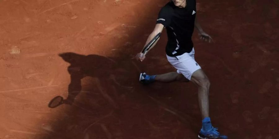 Alexander Zverev trifft im Viertelfinale auf Novak Djokovic. Foto: Pavel Golovkin/AP