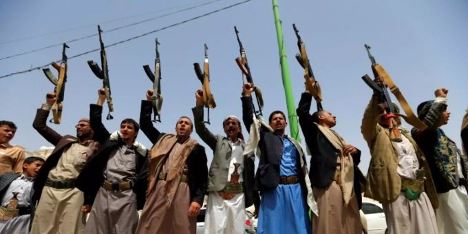 Huthi-Rebellen im Jemen von Militärkoalition bombardiert Huthi-Rebellen im Jemen von Militärkoalition bombardiert