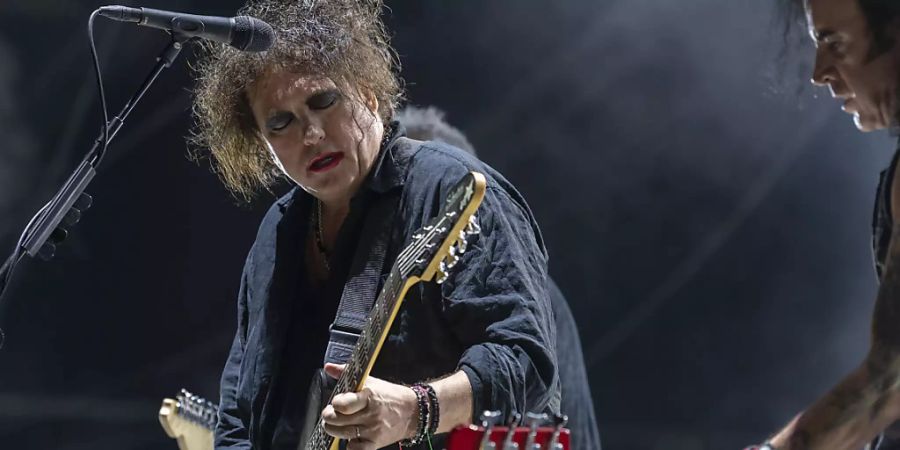 The Cure feierten am Paléo ihr 40. Bandjubiläum: Sänger Robert Smith (links) zusammen mit dem Bassisten Simon Gallup während ihres mitreissenden Konzerts.