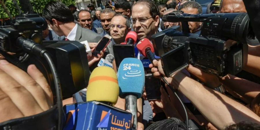 Regierungschef Chahad an einem der Anschlagsorte