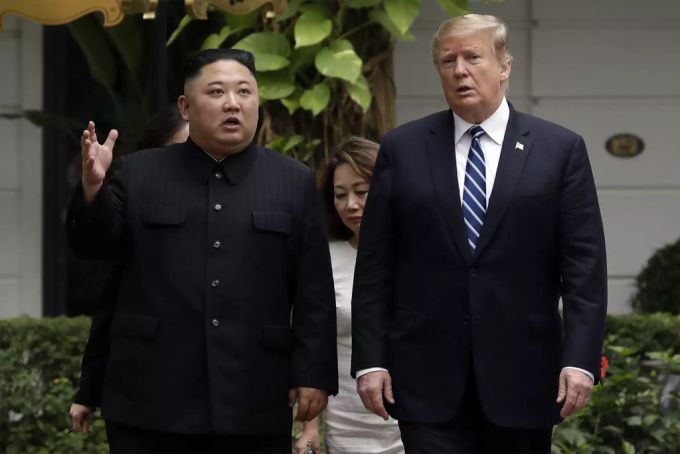 Kim Jong Un und Donald Trump bei ihrem Gipfeltreffen im Februar 2019. Donald Trump
