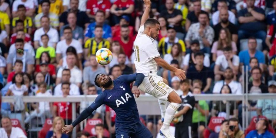 Eden Hazard (r) hat sich vor dem Saisonauftakt verletzt. Foto: Sven Hoppe