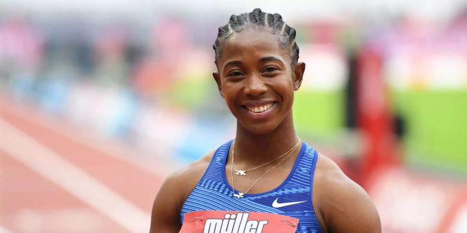 Fraser-Pryce lächelt in die Kamera. Fraser-Pryce