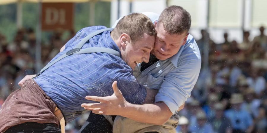 Pirmin Reichmuth (rechts) und Joel Wicki im 4. Gang des diesjährigen Luzerner Kantonalen in Willisau. Das Duell ging gestellt aus
