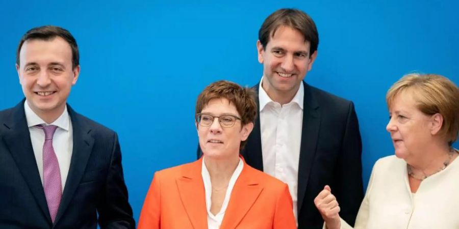 Klimaschutz ist kein Widerspruch zu vernünftiger Wirtschaftspolitik und sozialer Sicherheit, so CDU-Generalsekretär Ziemiak (l). Foto: Kay Nietfeld